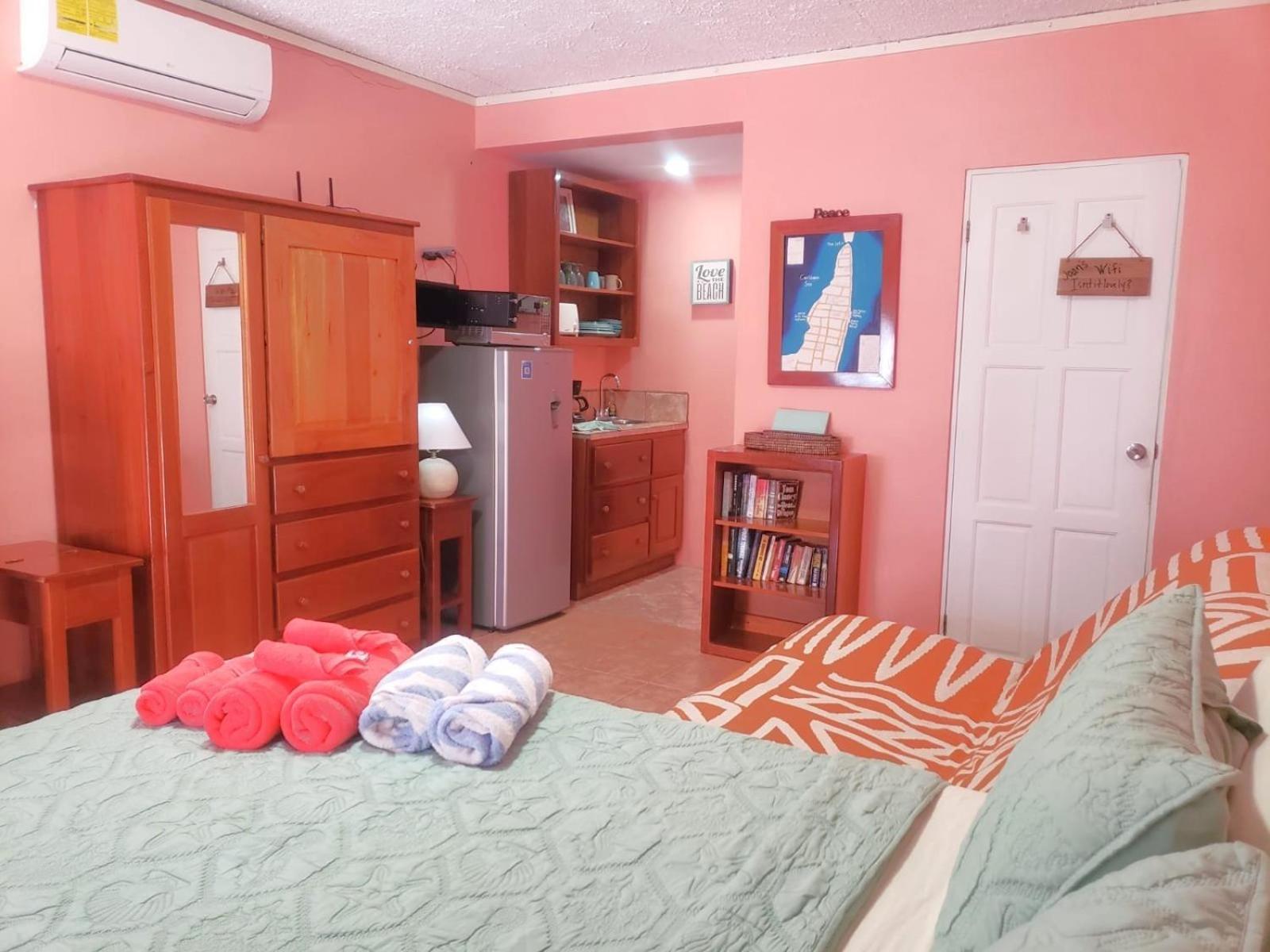 Beach Club Condos At Popeyes Caye Caulker Dış mekan fotoğraf